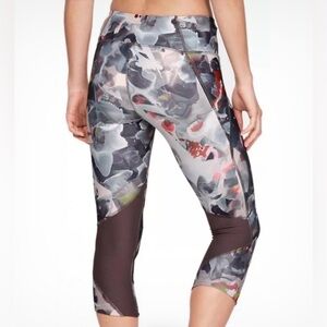 Under Armour HeatGear Compression Fly Fast EUC Cropped Leggings Size S Pink Gray
